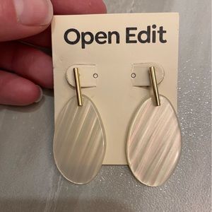 NWT Open Edit Iridescent White Oval Disc Earrings with Light Gold Tone Post